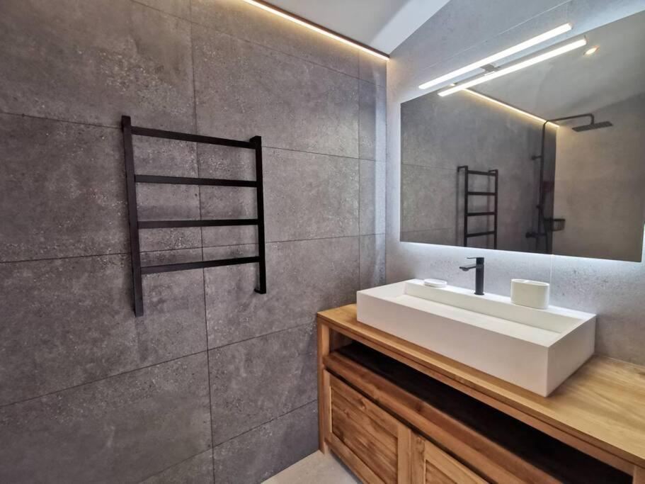 Summer Cosy - Villa Classee 4 Etoiles - 2 Suites Avec Piscine Chauffee Et Jacuzzi Integre Idealement Situee Chemin Summer サンジルレバン エクステリア 写真
